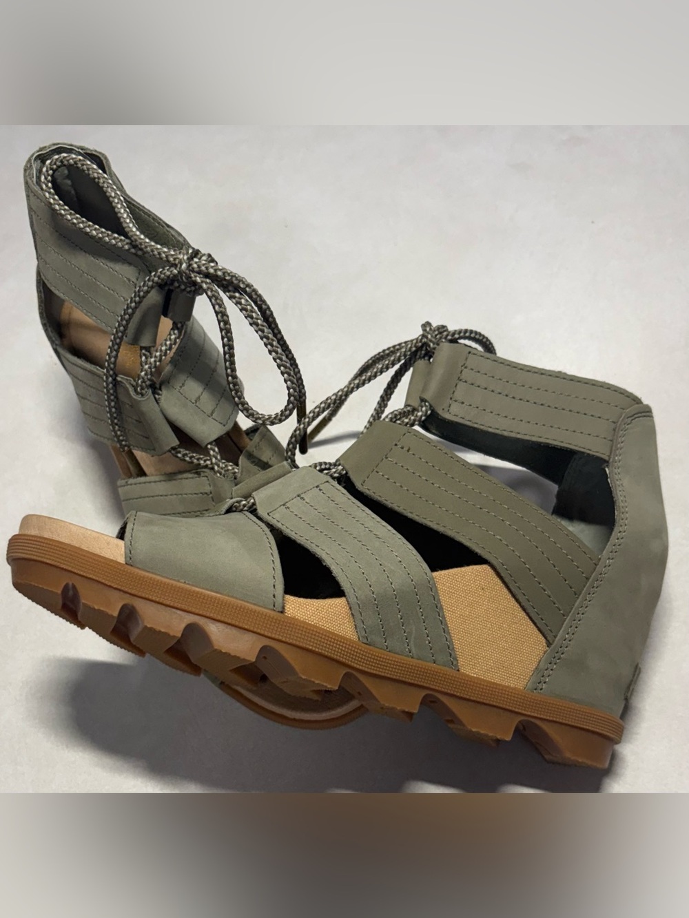 Sorel Joanie II Lace wedge sandals in a sage green size 10